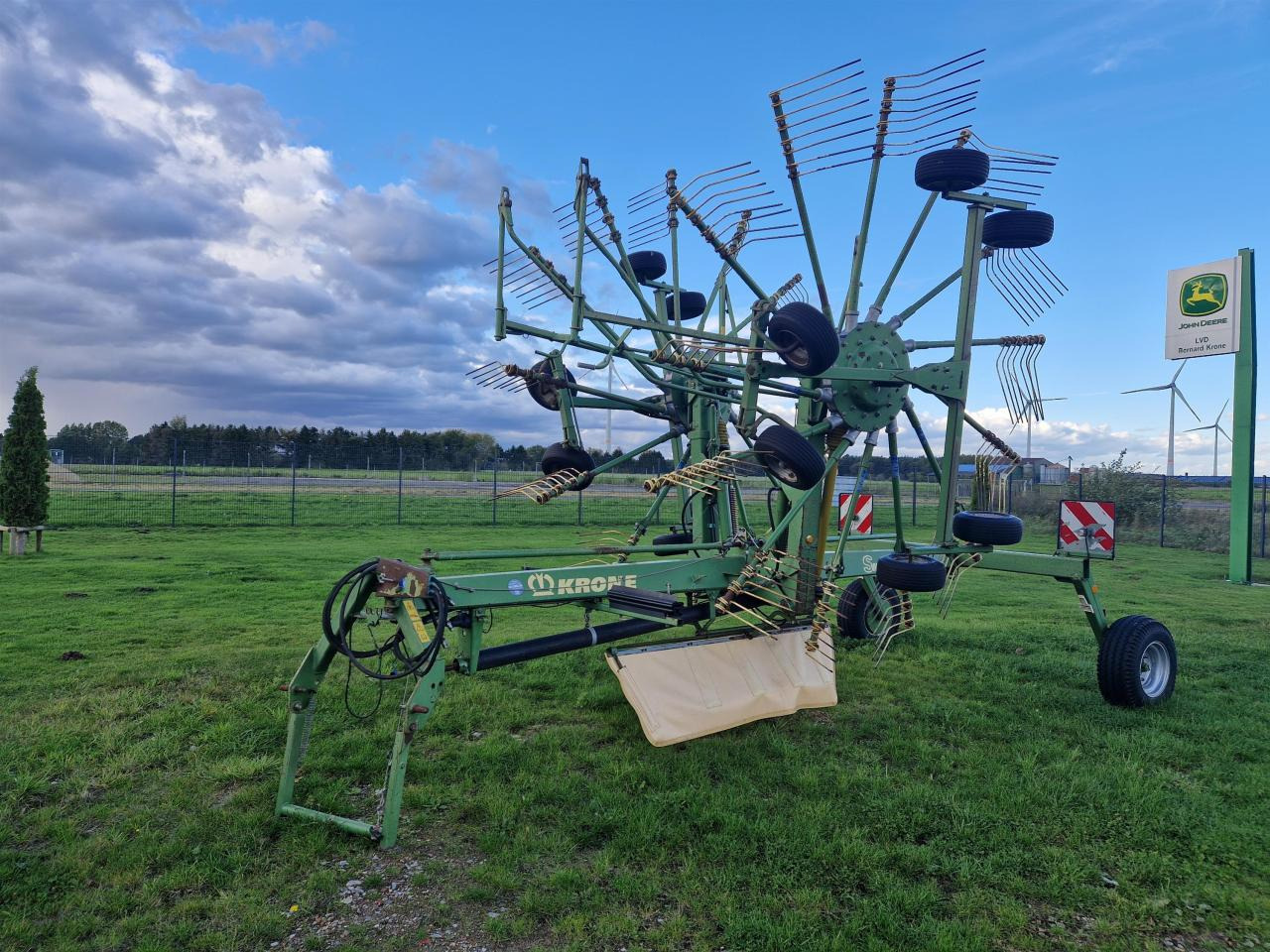 Krone Swadro 900 - Prevrtač/ Grabuljač: slika 1 Krone Swadro 900 - Prevrtač/ Grabuljač: slika 1