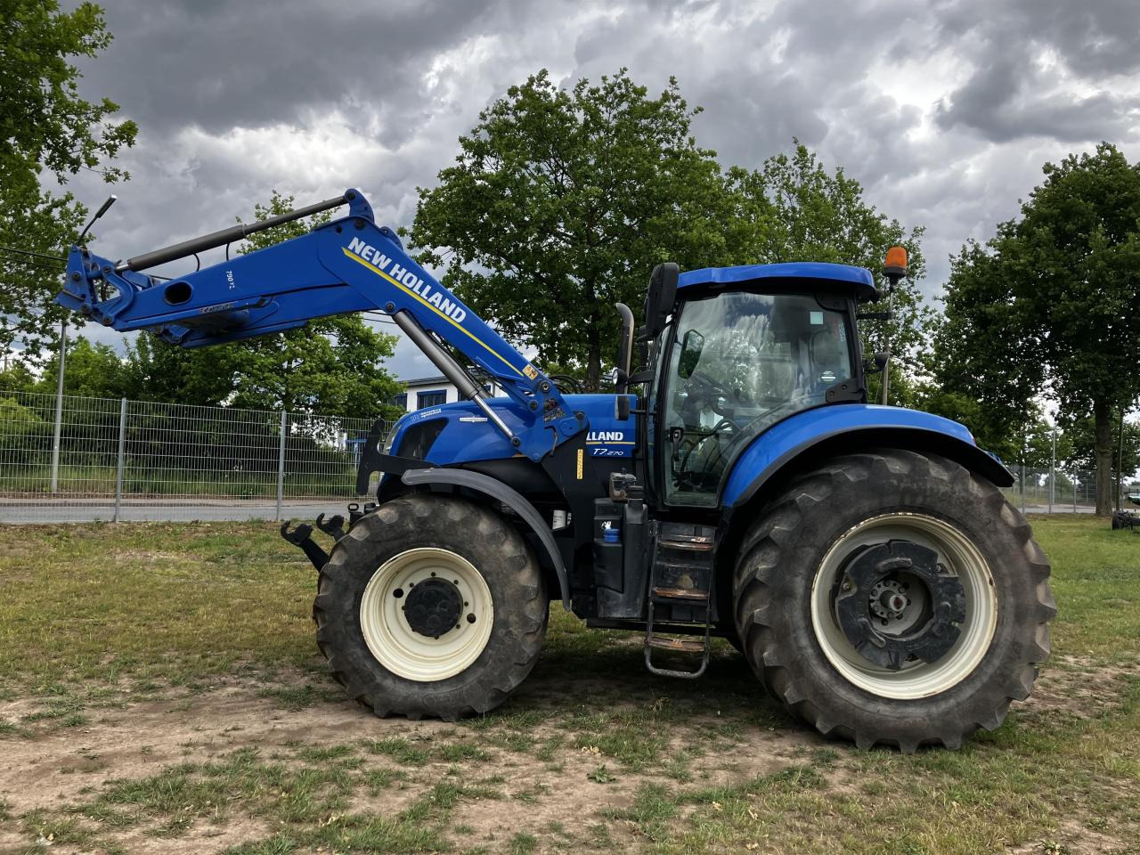 New Holland T7.270 - Traktor: slika 1 New Holland T7.270 - Traktor: slika 1
