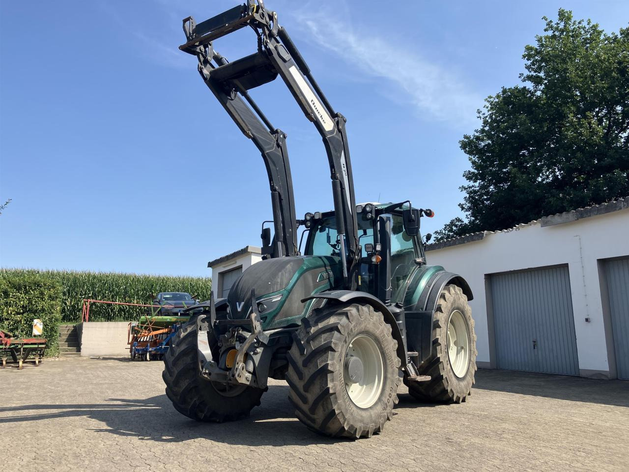 Valtra T 174 Direct - Traktor: slika 1 Valtra T 174 Direct - Traktor: slika 1