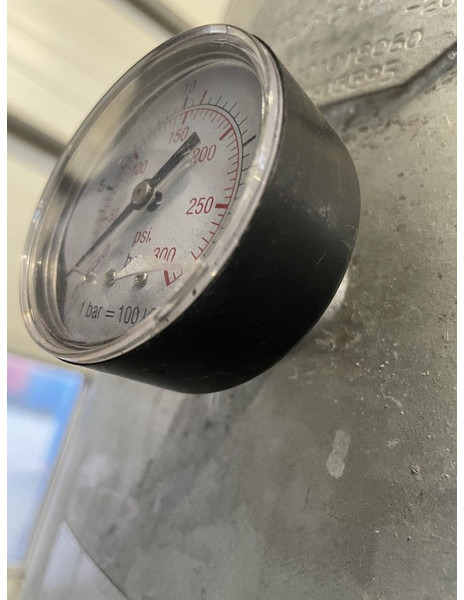 Atlas-Copco 500 Liter Gegalvaniseerde Verticale luchtketel 11 Bar (1 stuks) - Kompresor za vazduh: slika 4 Atlas-Copco 500 Liter Gegalvaniseerde Verticale luchtketel 11 Bar (1 stuks) - Kompresor za vazduh: slika 4