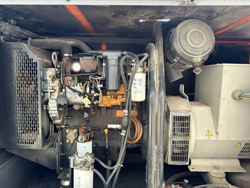 Atlas-Copco QAS 60 Perkins Stamford 60 kVA Silent Rental generatorset - Set generatora: slika 4 Atlas-Copco QAS 60 Perkins Stamford 60 kVA Silent Rental generatorset - Set generatora: slika 4
