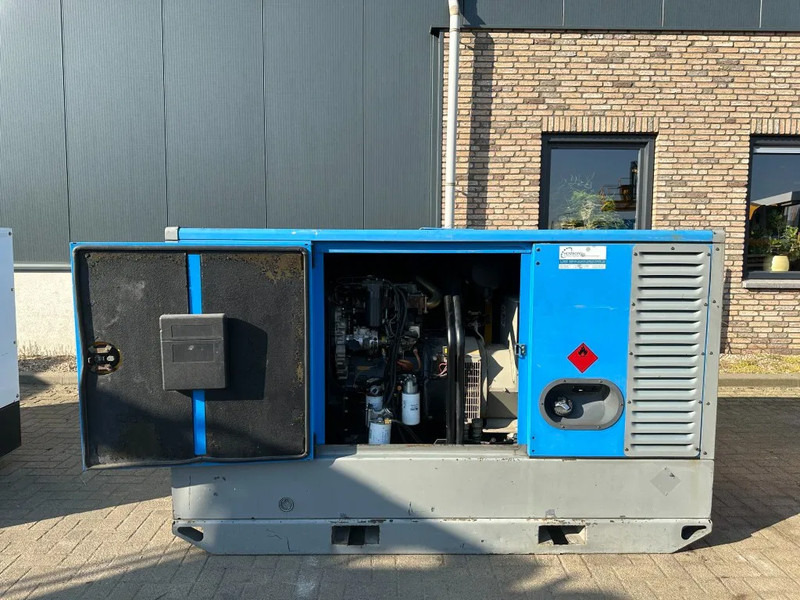 Atlas-Copco QAS 60 Perkins Stamford 60 kVA Silent Rental generatorset - Set generatora: slika 3 Atlas-Copco QAS 60 Perkins Stamford 60 kVA Silent Rental generatorset - Set generatora: slika 3