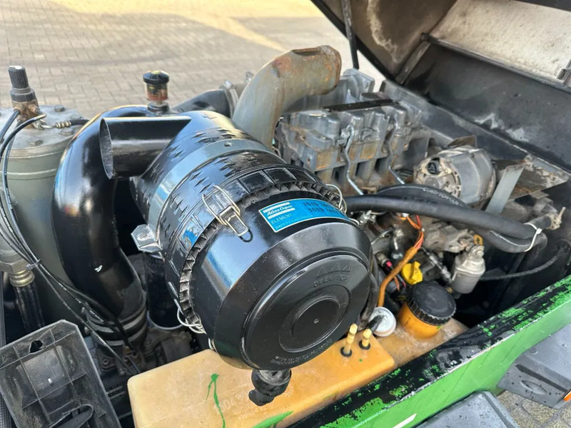 Atlas-Copco XAS 57 DD Deutz 3 m3 / min 23 kW 7 Bar Mobiele Diesel Compressor op aanhanger - Kompresor za vazduh: slika 4 Atlas-Copco XAS 57 DD Deutz 3 m3 / min 23 kW 7 Bar Mobiele Diesel Compressor op aanhanger - Kompresor za vazduh: slika 4