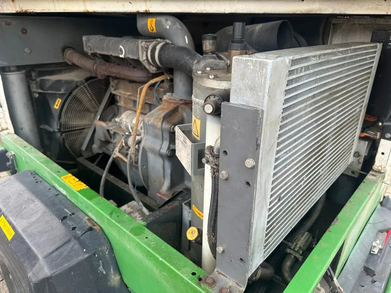 Atlas-Copco XAS 96 DD EU Deutz 5.3 m3 / min 35 kW 7 Bar mobiele Diesel Compressor aanhanger - Kompresor za vazduh: slika 4 Atlas-Copco XAS 96 DD EU Deutz 5.3 m3 / min 35 kW 7 Bar mobiele Diesel Compressor aanhanger - Kompresor za vazduh: slika 4