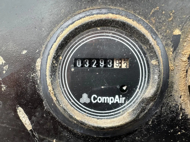 Kompresor za vazduh Compair C100 Mercedes OM 364 A 10.5 m3 / min 77 kW 7 Bar Silent Diesel  Compressor: slika 7