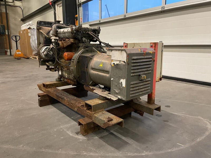 Deutz F4M 1008 SDMO 10 kVA generatorset - Set generatora: slika 2 Deutz F4M 1008 SDMO 10 kVA generatorset - Set generatora: slika 2