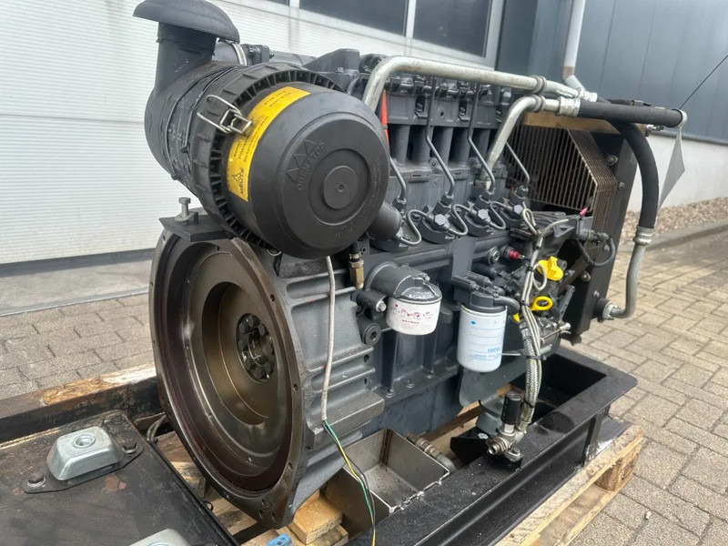 Deutz F4M 2011 Diesel motor 30 kW 39 PK bij 1500 rpm as New ! - Motor za Oprema za rukovanje materijalima: slika 2 Deutz F4M 2011 Diesel motor 30 kW 39 PK bij 1500 rpm as New ! - Motor za Oprema za rukovanje materijalima: slika 2