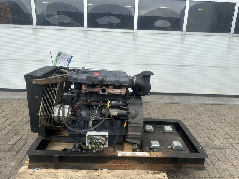 Deutz F4M 2011 Diesel motor 30 kW 39 PK bij 1500 rpm as New ! - Motor za Oprema za rukovanje materijalima: slika 3 Deutz F4M 2011 Diesel motor 30 kW 39 PK bij 1500 rpm as New ! - Motor za Oprema za rukovanje materijalima: slika 3