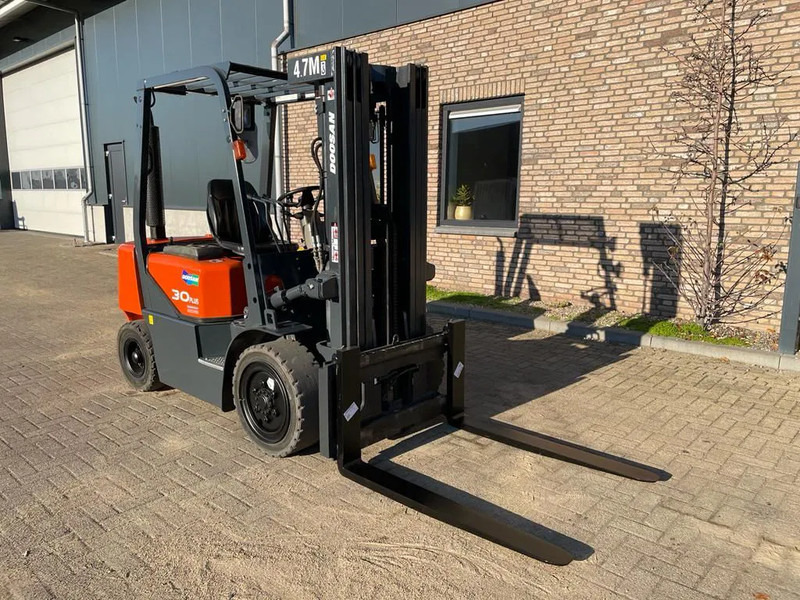 Doosan D30G Yanmar 3 ton Triplex Freelift Sideshift Diesel Heftruck 470 cm hefhoogte - Dizel viljuškar: slika 4 Doosan D30G Yanmar 3 ton Triplex Freelift Sideshift Diesel Heftruck 470 cm hefhoogte - Dizel viljuškar: slika 4