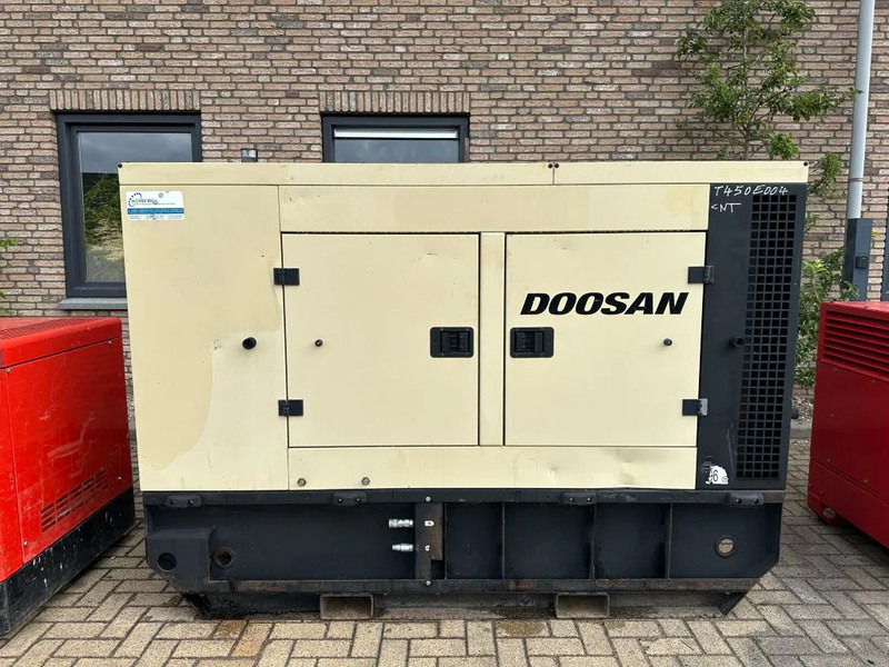 Doosan G40 Mitsubishi Leroy Somer 40 kVA Silent Rental generatorset - Set generatora: slika 1 Doosan G40 Mitsubishi Leroy Somer 40 kVA Silent Rental generatorset - Set generatora: slika 1