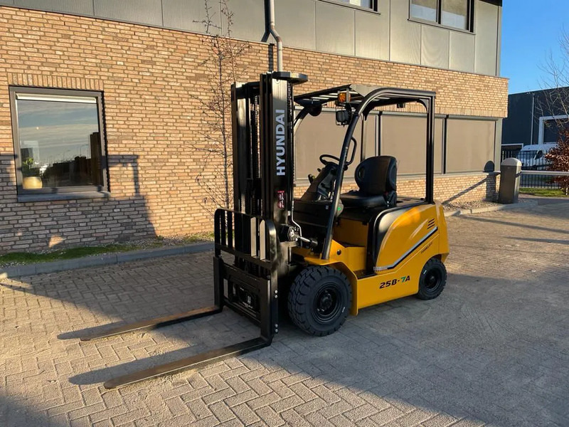 Hyundai 25B-7A 2.5 ton Triplex Freelift Sideshift Elektra Heftruck Nieuw - Električni viljuškar: slika 5 Hyundai 25B-7A 2.5 ton Triplex Freelift Sideshift Elektra Heftruck Nieuw - Električni viljuškar: slika 5