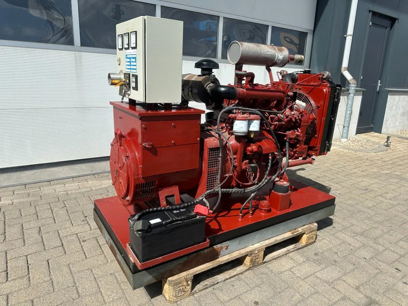 Iveco 8041 I 06.55 Leroy Somer 45 KVA noodstroom generatorset as New ! 104 hours - Set generatora: slika 3 Iveco 8041 I 06.55 Leroy Somer 45 KVA noodstroom generatorset as New ! 104 hours - Set generatora: slika 3