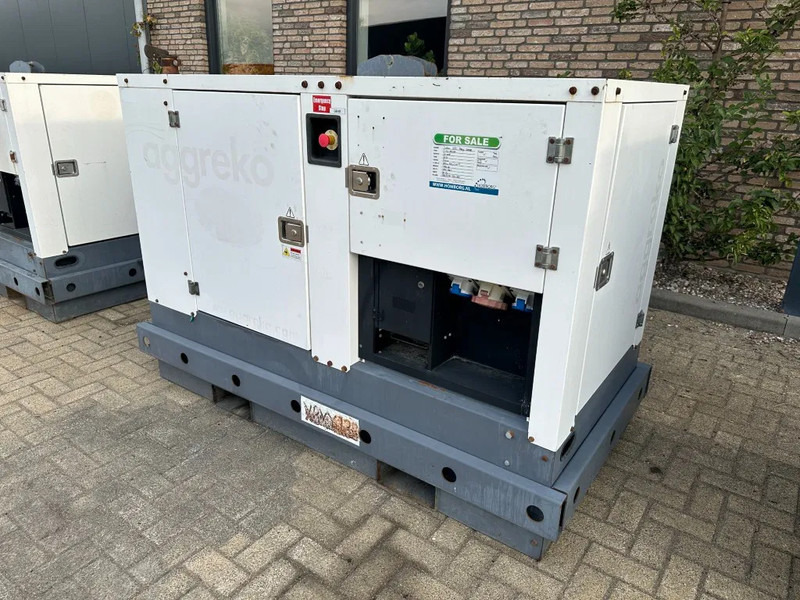 Iveco FPT F32 AM1A Leroy Somer 32 kVA Silent generatorset 154 hours ! - Set generatora: slika 4 Iveco FPT F32 AM1A Leroy Somer 32 kVA Silent generatorset 154 hours ! - Set generatora: slika 4