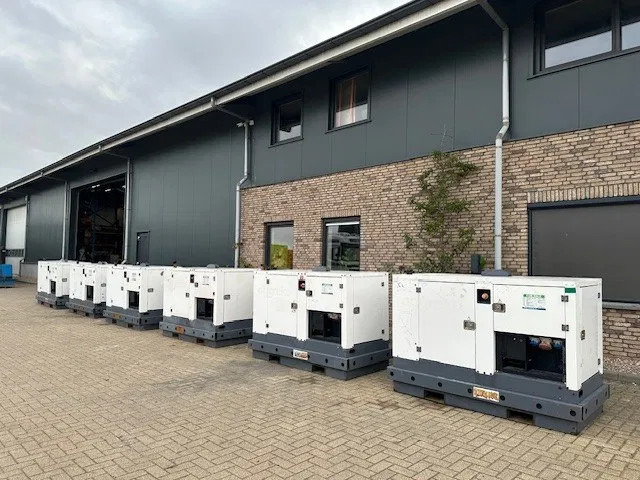 Iveco FPT F32 AM1A Leroy Somer 32 kVA Silent generatorset 368 hours ! - Set generatora: slika 4 Iveco FPT F32 AM1A Leroy Somer 32 kVA Silent generatorset 368 hours ! - Set generatora: slika 4