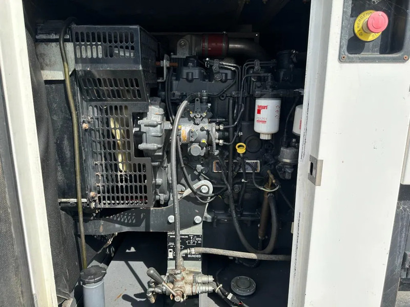 Iveco FPT F32 AM1A Leroy Somer 32 kVA Silent generatorset 39 hours ! - Set generatora: slika 4 Iveco FPT F32 AM1A Leroy Somer 32 kVA Silent generatorset 39 hours ! - Set generatora: slika 4