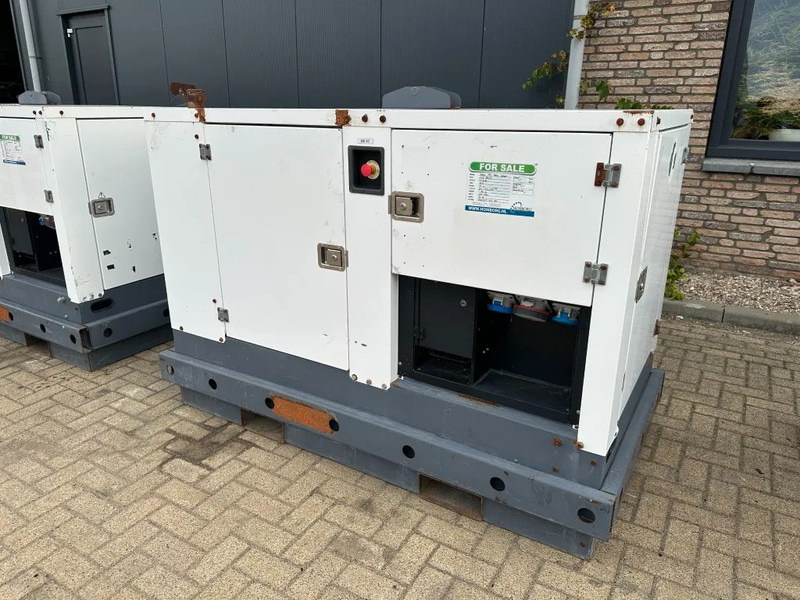 Iveco FPT F32 AM1A Leroy Somer 32 kVA silent generatorset 29 hours ! - Set generatora: slika 3 Iveco FPT F32 AM1A Leroy Somer 32 kVA silent generatorset 29 hours ! - Set generatora: slika 3