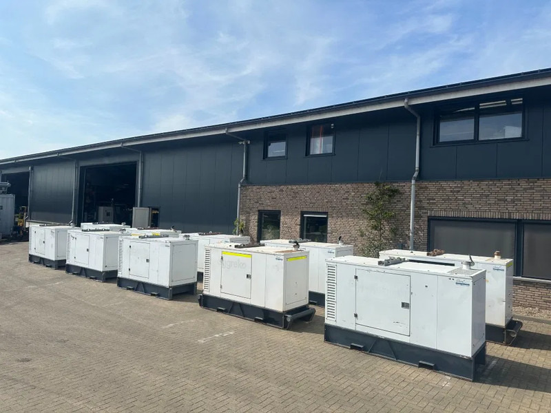 Iveco FPT NEF45 SM1A.A004 Stamford 60 KVA Silent Rental generatorset - Set generatora: slika 3 Iveco FPT NEF45 SM1A.A004 Stamford 60 KVA Silent Rental generatorset - Set generatora: slika 3