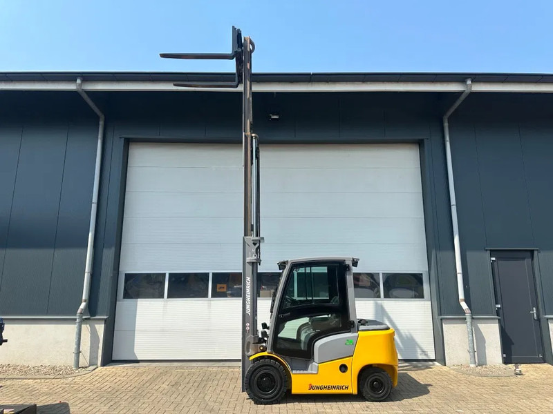 Jungheinrich DFG 425 Triplex Freelift Sideshift 2.5 ton Diesel Heftruck as New ! 675 hours ! - Dizel viljuškar: slika 2 Jungheinrich DFG 425 Triplex Freelift Sideshift 2.5 ton Diesel Heftruck as New ! 675 hours ! - Dizel viljuškar: slika 2