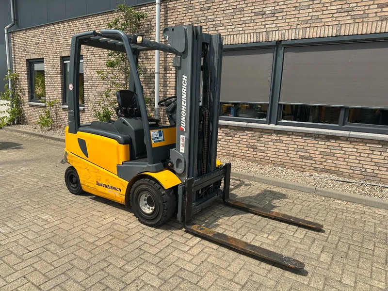 Jungheinrich EFG 425 k-470DZ/SP 2.5 ton Triplex Freelift Sideshift Elektra Heftruck Accu 2016 - Električni viljuškar: slika 3 Jungheinrich EFG 425 k-470DZ/SP 2.5 ton Triplex Freelift Sideshift Elektra Heftruck Accu 2016 - Električni viljuškar: slika 3