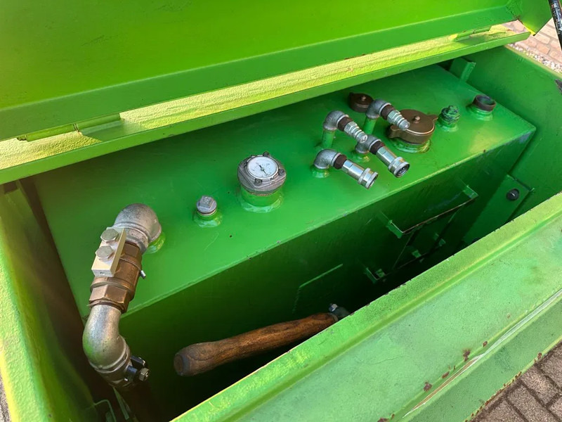 Kiwa IBC Steenbergen 750 liter Dieseltank met Handpomp Milieutank - Rezervoar za skladištenje: slika 3 Kiwa IBC Steenbergen 750 liter Dieseltank met Handpomp Milieutank - Rezervoar za skladištenje: slika 3