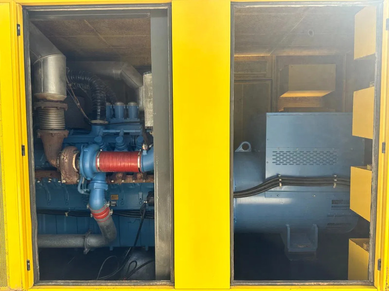 MTU 16V 2000 Leroy Somer 1125 kVA Silent generatorset - Set generatora: slika 2 MTU 16V 2000 Leroy Somer 1125 kVA Silent generatorset - Set generatora: slika 2