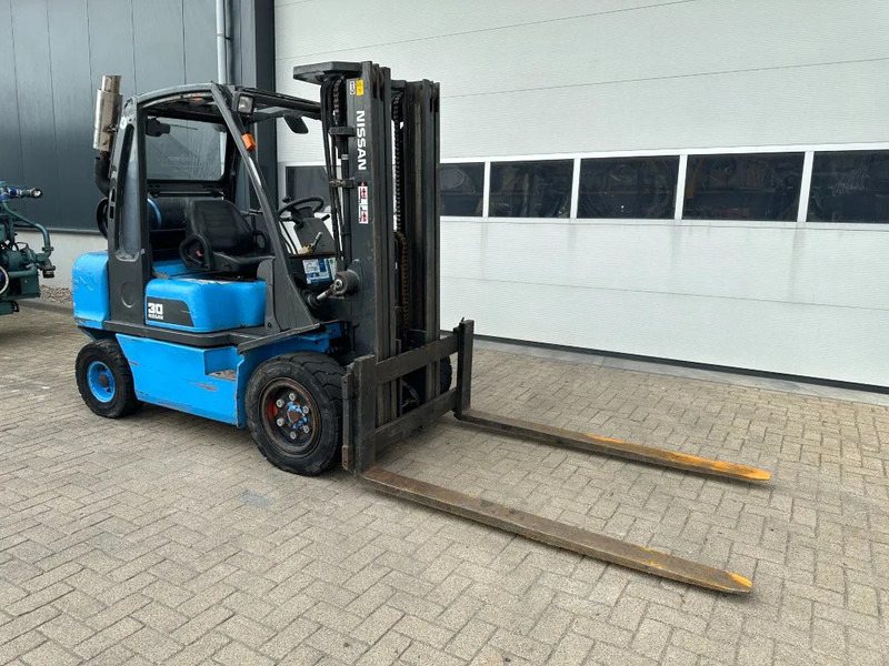 Nissan UGD02A30P0 3 ton Triplex Freelift LPG Heftruck - Gasni viljuškar: slika 4 Nissan UGD02A30P0 3 ton Triplex Freelift LPG Heftruck - Gasni viljuškar: slika 4