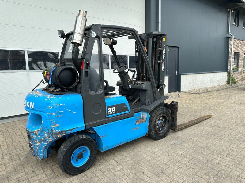 Nissan UGD02A30P0 3 ton Triplex Freelift LPG Heftruck - Gasni viljuškar: slika 5 Nissan UGD02A30P0 3 ton Triplex Freelift LPG Heftruck - Gasni viljuškar: slika 5