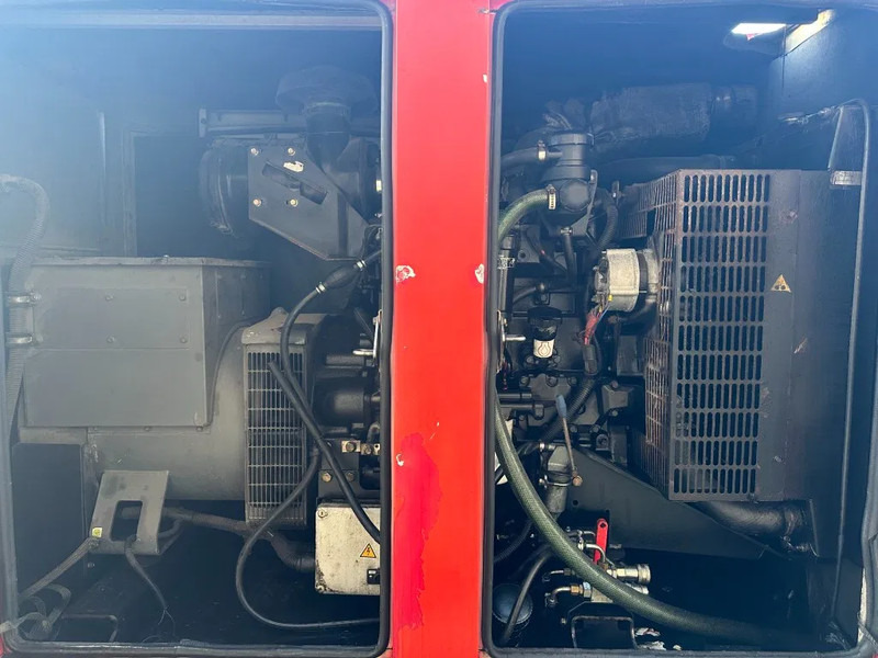 SDMO R110 C3 John Deere Leroy Somer 110 kVA Silent Rental generatorset Stage 3A - Set generatora: slika 4 SDMO R110 C3 John Deere Leroy Somer 110 kVA Silent Rental generatorset Stage 3A - Set generatora: slika 4