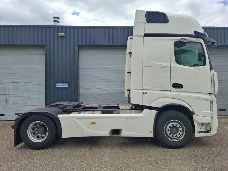 Mercedes-Benz Actros 1845 GIGASPACE more pcs in stock - Tegljač: slika 5 Mercedes-Benz Actros 1845 GIGASPACE more pcs in stock - Tegljač: slika 5