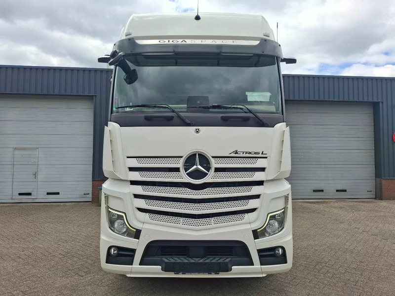 Mercedes-Benz Actros 1845 GIGASPACE more pcs in stock - Tegljač: slika 3 Mercedes-Benz Actros 1845 GIGASPACE more pcs in stock - Tegljač: slika 3