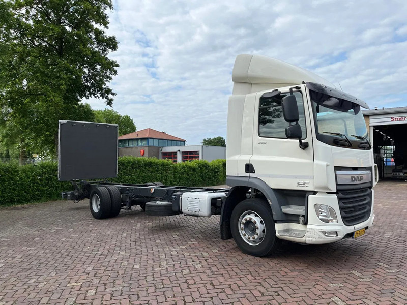 DAF CF 260 CF 260 FA CHASSIS CABINE EURO 6 - Kamion sa golom šasijom i zatvorenom kabinom: slika 5 DAF CF 260 CF 260 FA CHASSIS CABINE EURO 6 - Kamion sa golom šasijom i zatvorenom kabinom: slika 5
