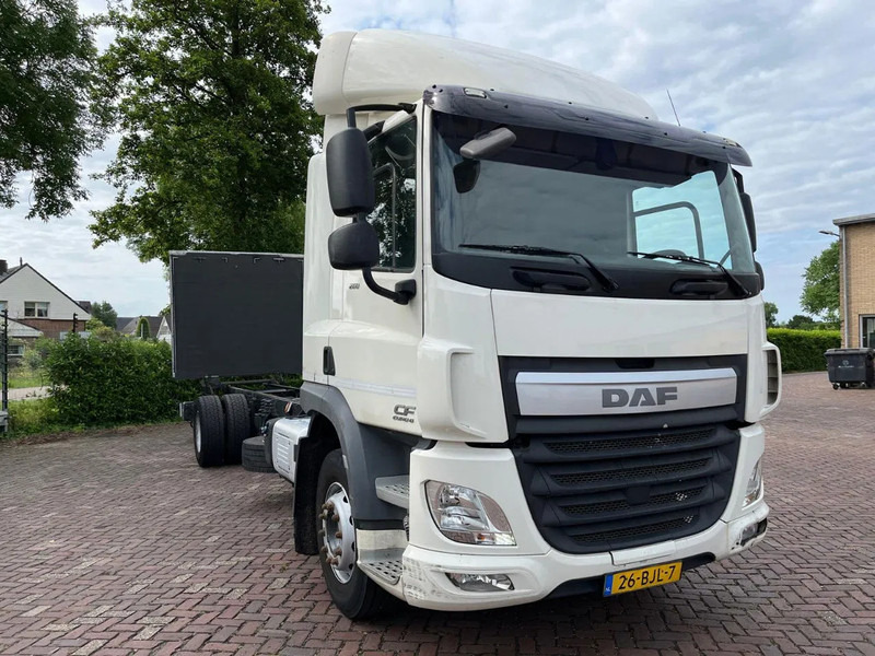 DAF CF 260 CF 260 FA CHASSIS CABINE EURO 6 - Kamion sa golom šasijom i zatvorenom kabinom: slika 4 DAF CF 260 CF 260 FA CHASSIS CABINE EURO 6 - Kamion sa golom šasijom i zatvorenom kabinom: slika 4
