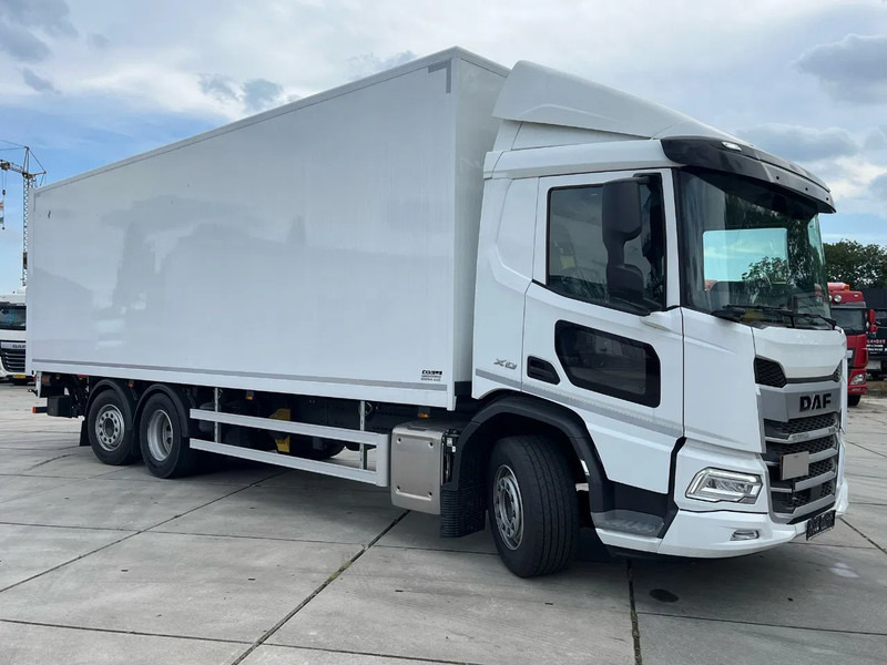 DAF XD 340 FAN 6x2 - Kamion sa zatvorenim sandukom: slika 1 DAF XD 340 FAN 6x2 - Kamion sa zatvorenim sandukom: slika 1