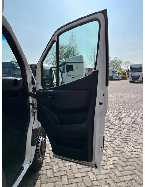 Dostavno vozilo sa zatvorenim sandukom Mercedes-Benz Sprinter 516CDI: slika 15