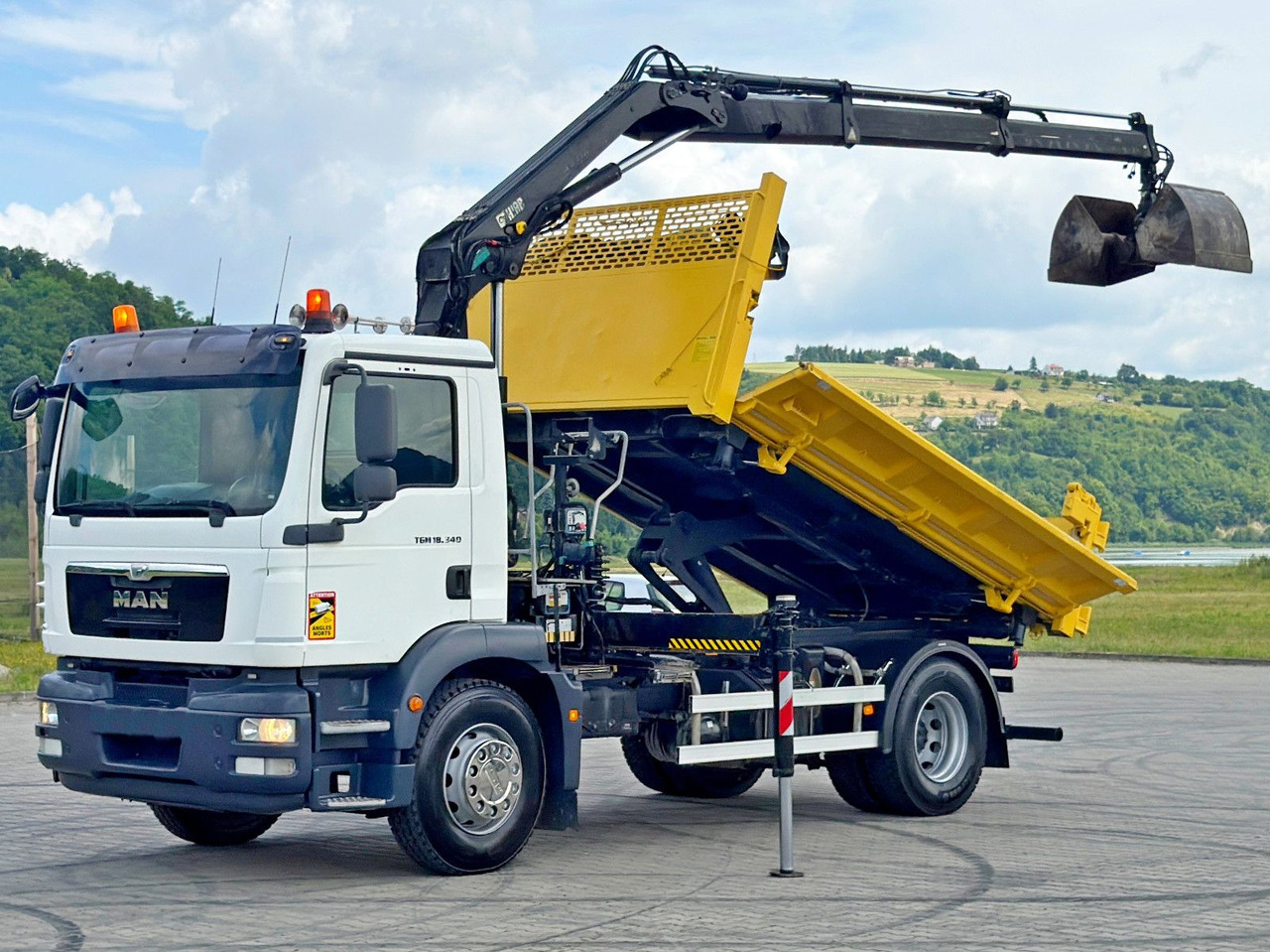 MAN TGM 18.340* KIPPER 4,05m*HIAB 111 B-2 HIDUO/FUNK - Kamion sa dizalicom: slika 3 MAN TGM 18.340* KIPPER 4,05m*HIAB 111 B-2 HIDUO/FUNK - Kamion sa dizalicom: slika 3