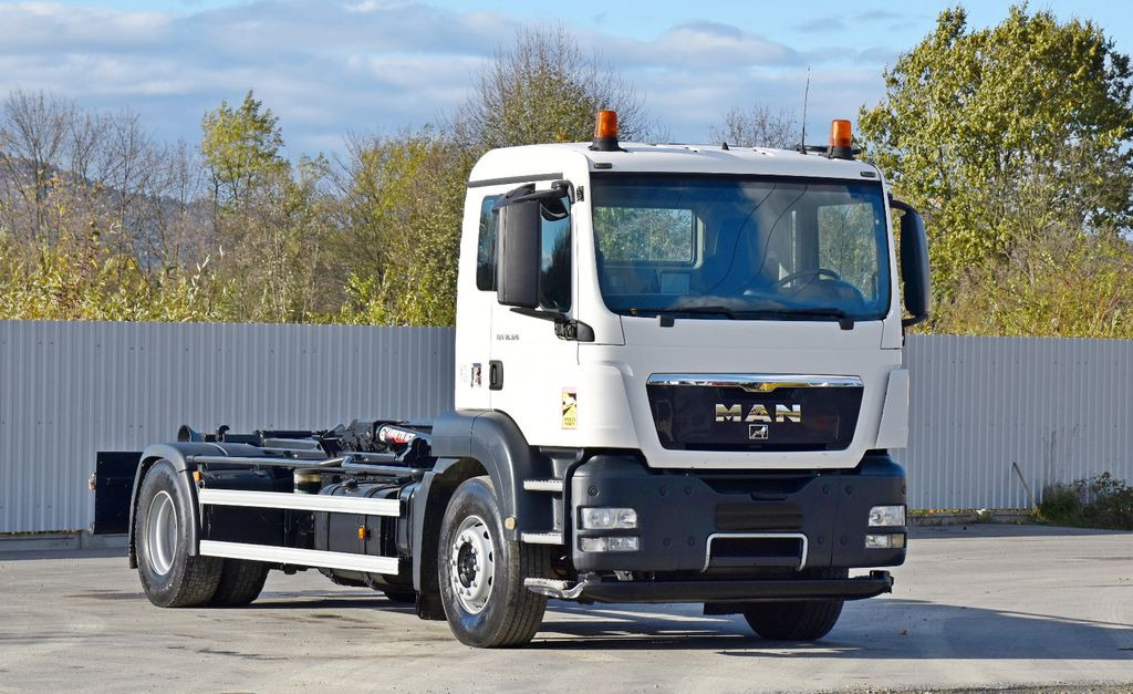 MAN TGS 18.320 Abrollkipper * Top Zustand! MAN TGS 18.320 Abrollkipper * Top Zustand! - Kamion sa hidrauličnom kukom: slika 2 MAN TGS 18.320 Abrollkipper * Top Zustand! MAN TGS 18.320 Abrollkipper * Top Zustand! - Kamion sa hidrauličnom kukom: slika 2