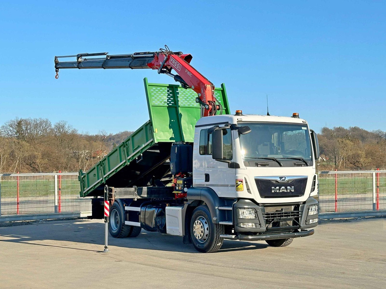 MAN TGS 18.360 *FASSI F165A.C.24E + FUNK*TOPZUSTAND - Kamion sa dizalicom: slika 2 MAN TGS 18.360 *FASSI F165A.C.24E + FUNK*TOPZUSTAND - Kamion sa dizalicom: slika 2