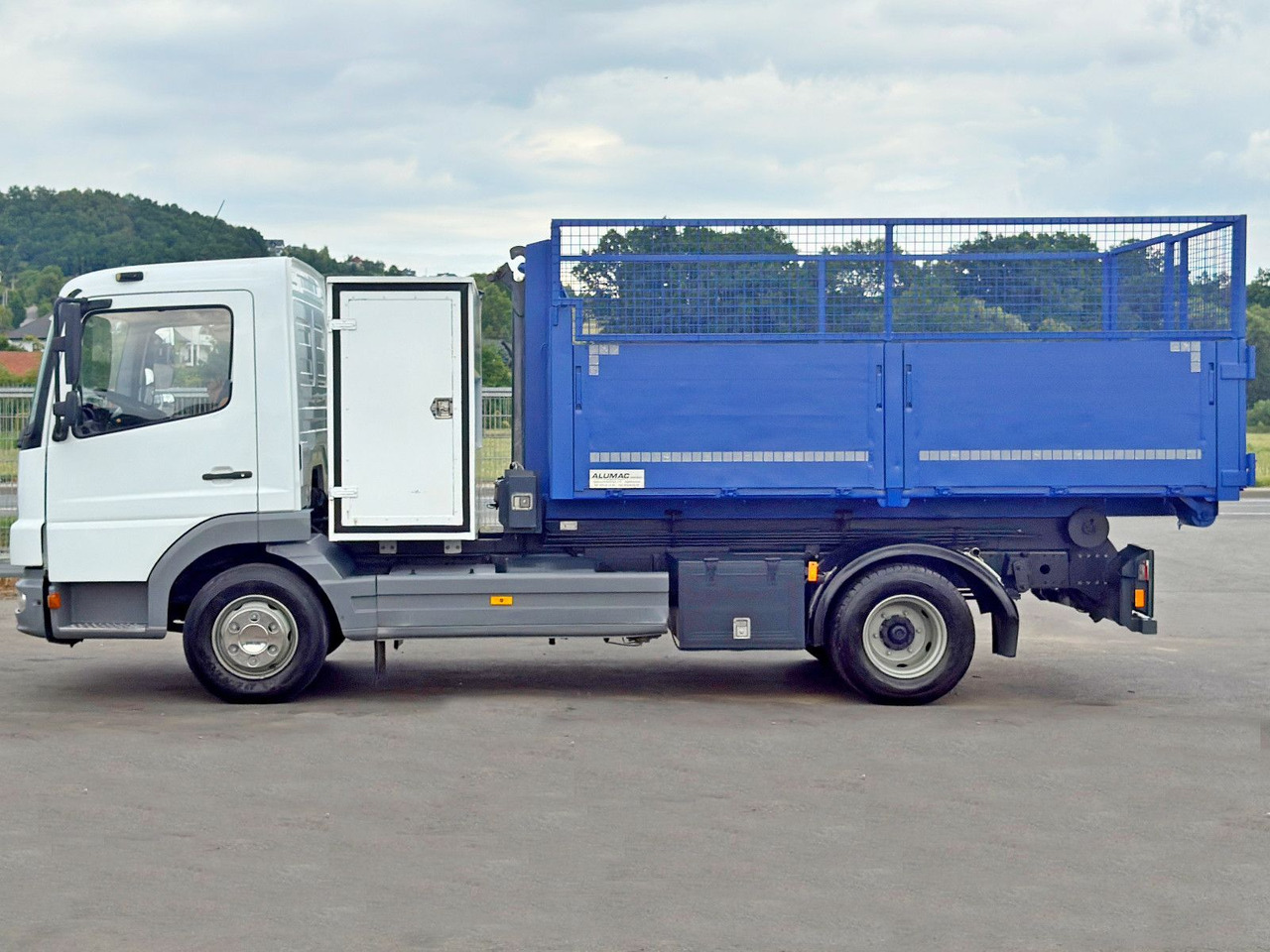 Mercedes-Benz 815 * Abrollkipper + CONTAINER 3,68 m * TOP - Kamion sa hidrauličnom kukom: slika 5 Mercedes-Benz 815 * Abrollkipper + CONTAINER 3,68 m * TOP - Kamion sa hidrauličnom kukom: slika 5