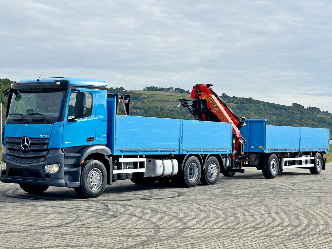 Mercedes-Benz ANTOS 2545*PK 26002-EHE+JIB PJ060A+Anhänger/FUNK - Kamion sa dizalicom: slika 4 Mercedes-Benz ANTOS 2545*PK 26002-EHE+JIB PJ060A+Anhänger/FUNK - Kamion sa dizalicom: slika 4