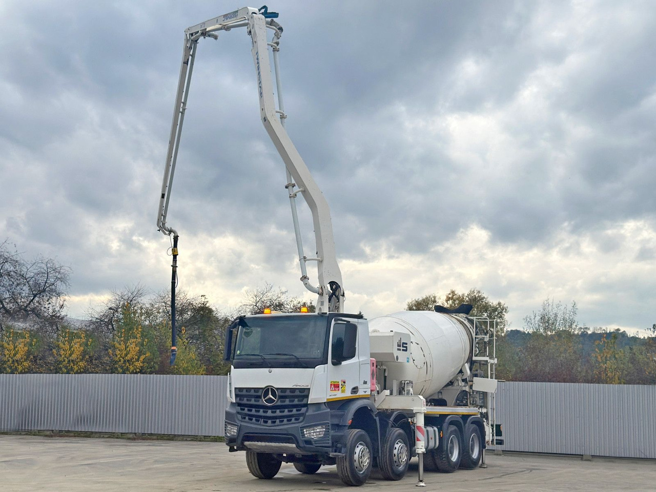 Mercedes-Benz AROCS 3743 * Betonpumpe + FUNK * 8x4 * TOP - Auto pumpa za beton: slika 4 Mercedes-Benz AROCS 3743 * Betonpumpe + FUNK * 8x4 * TOP - Auto pumpa za beton: slika 4