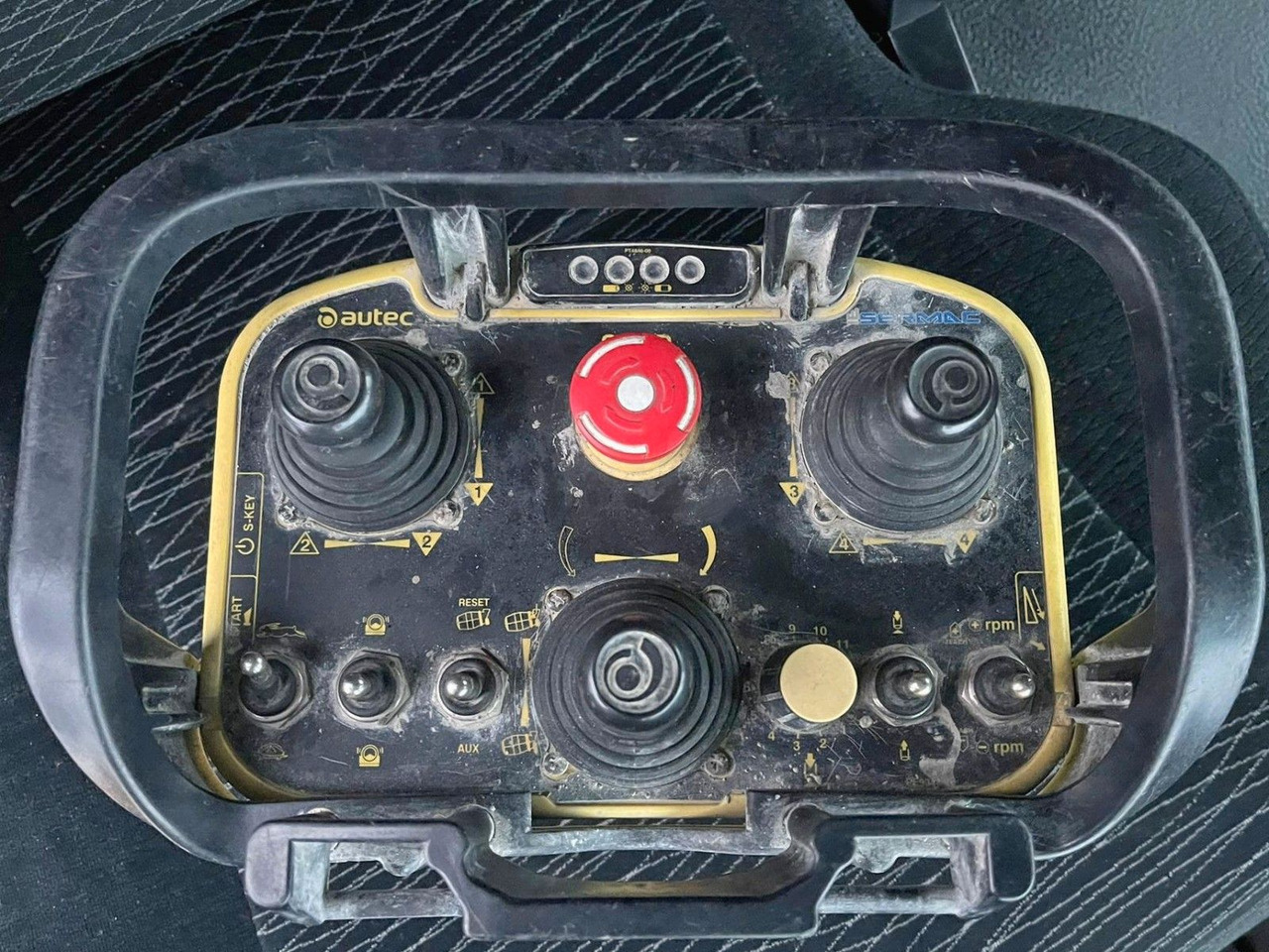 Mercedes-Benz AROCS 3743 * Betonpumpe + FUNK * 8x4 * TOP Mercedes-Benz AROCS 3743 * Betonpumpe + FUNK * 8x4 * TOP: slika 11 Mercedes-Benz AROCS 3743 * Betonpumpe + FUNK * 8x4 * TOP Mercedes-Benz AROCS 3743 * Betonpumpe + FUNK * 8x4 * TOP: slika 11