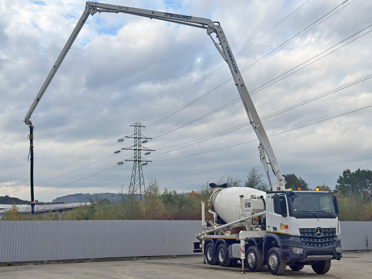 Mercedes-Benz AROCS 3743 * Betonpumpe + FUNK * 8x4 * TOP - Auto pumpa za beton: slika 3 Mercedes-Benz AROCS 3743 * Betonpumpe + FUNK * 8x4 * TOP - Auto pumpa za beton: slika 3