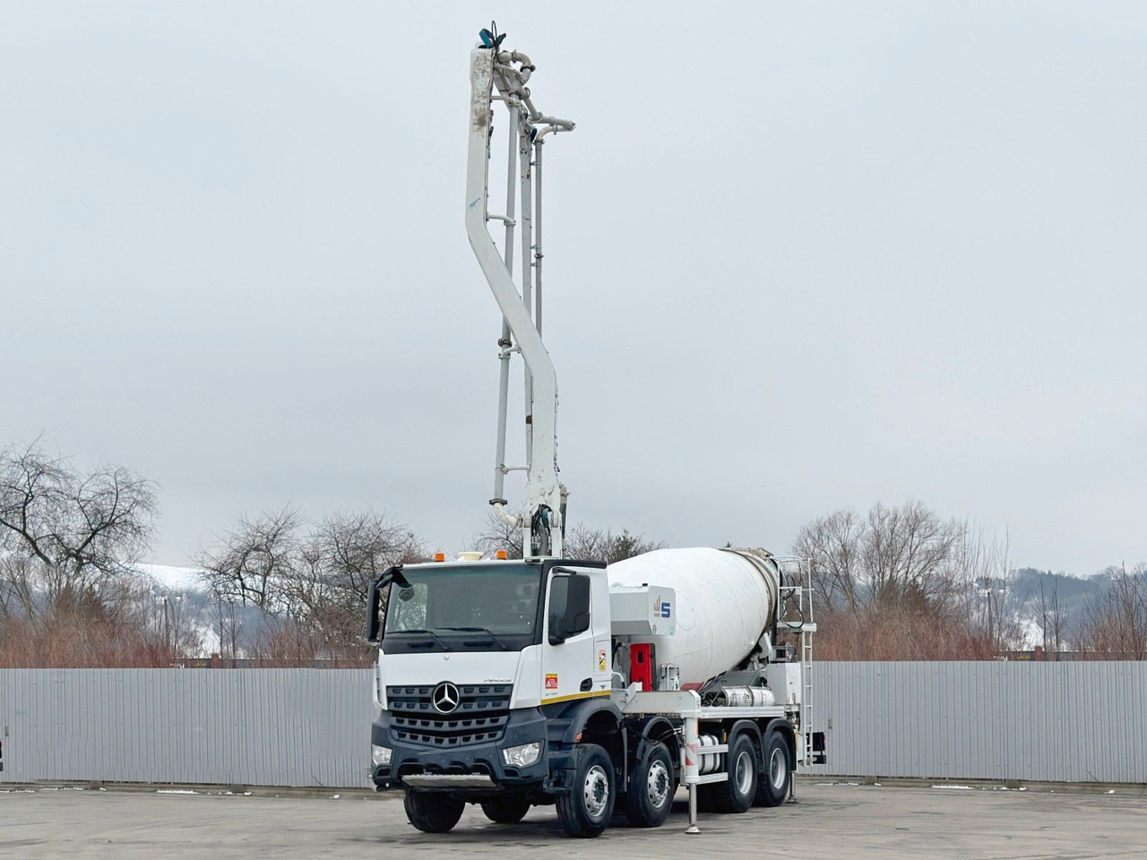 Mercedes-Benz AROCS 3743 * Betonpumpe + FUNK * 8x4 * TOP - Auto pumpa za beton: slika 4 Mercedes-Benz AROCS 3743 * Betonpumpe + FUNK * 8x4 * TOP - Auto pumpa za beton: slika 4