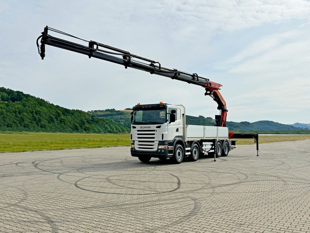 Scania R 420 PRITSCHE 6,47 m * PK 44002/FUNK * 8x4 /TOP - Kamion sa dizalicom: slika 2 Scania R 420 PRITSCHE 6,47 m * PK 44002/FUNK * 8x4 /TOP - Kamion sa dizalicom: slika 2