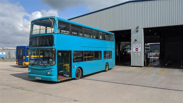 Reduced to £30,000, 2001 Double decker accommodation bus, fully equipped, MOT tested, currently in Hayes, Middlesex. - Autobus na sprat: slika 1 Reduced to £30,000, 2001 Double decker accommodation bus, fully equipped, MOT tested, currently in Hayes, Middlesex. - Autobus na sprat: slika 1