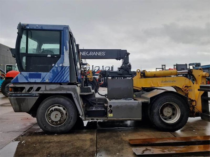 Terberg RT282 4x4 + safeneck - Terminalni traktor: slika 4 Terberg RT282 4x4 + safeneck - Terminalni traktor: slika 4
