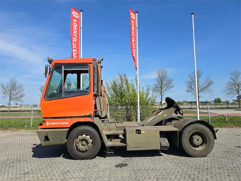 Terberg YT182 - Terminalni traktor: slika 4 Terberg YT182 - Terminalni traktor: slika 4