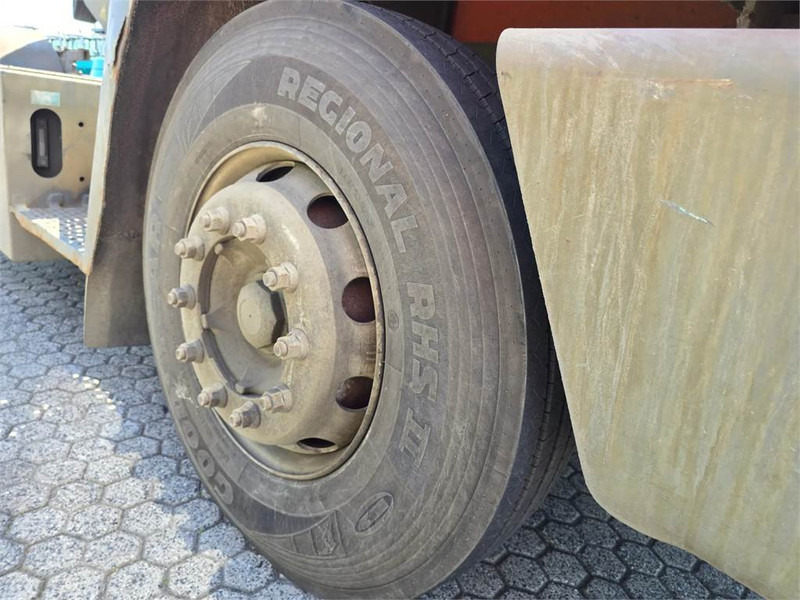 Terminalni traktor Terberg YT182: slika 12 Terminalni traktor Terberg YT182: slika 12