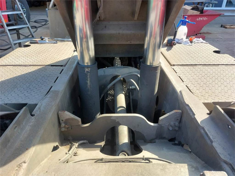 Terminalni traktor Terberg YT182: slika 10 Terminalni traktor Terberg YT182: slika 10