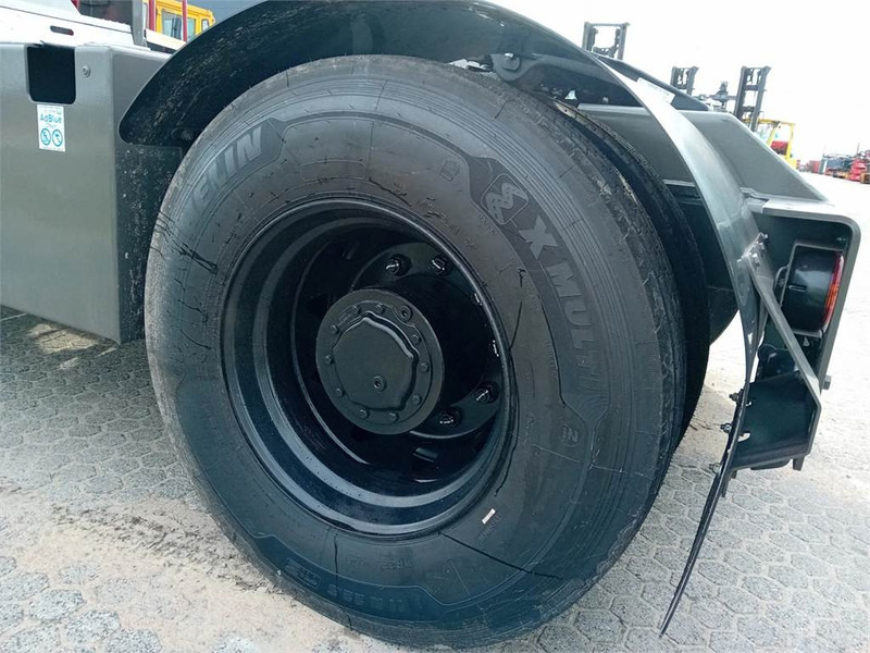 Terberg YT220 - Terminalni traktor: slika 5 Terberg YT220 - Terminalni traktor: slika 5